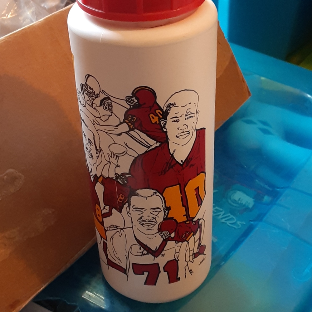 VINTAGE REDSKINS WATER BOTTLE  GOOD